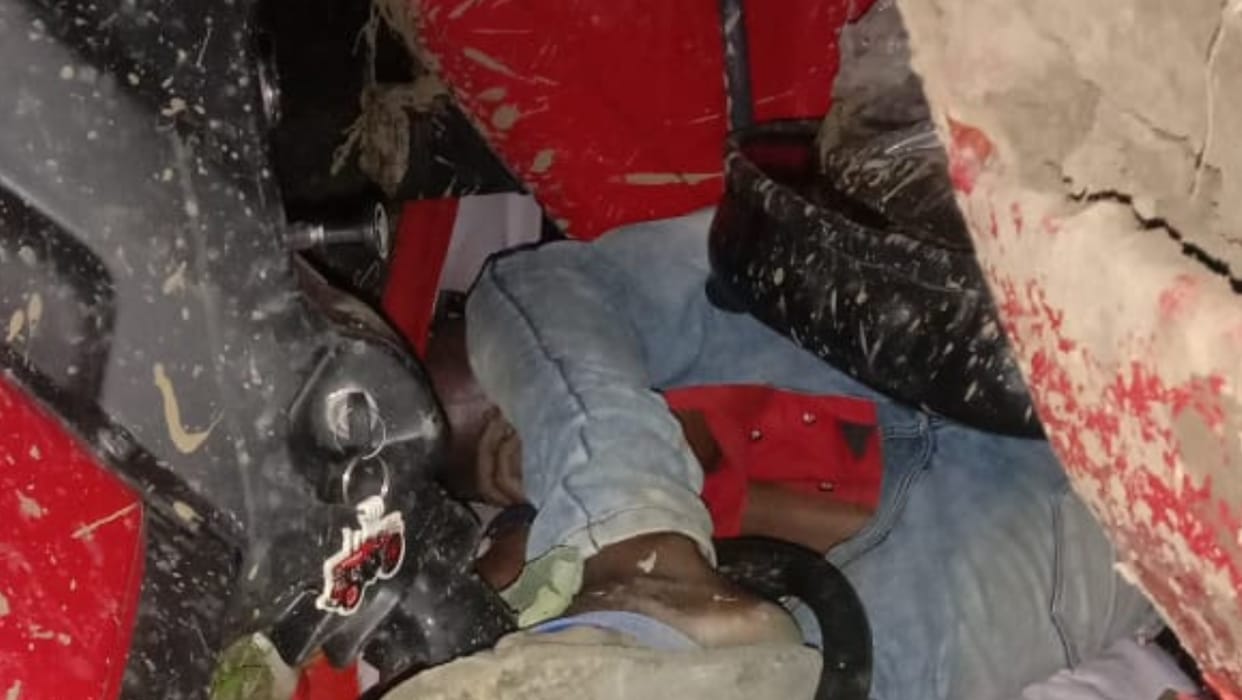 young man died due to overturning of tractor while working in field in Balod