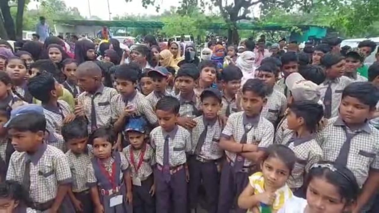 Damoh School Hizab Controversy Students do not want to study in school identified by administration