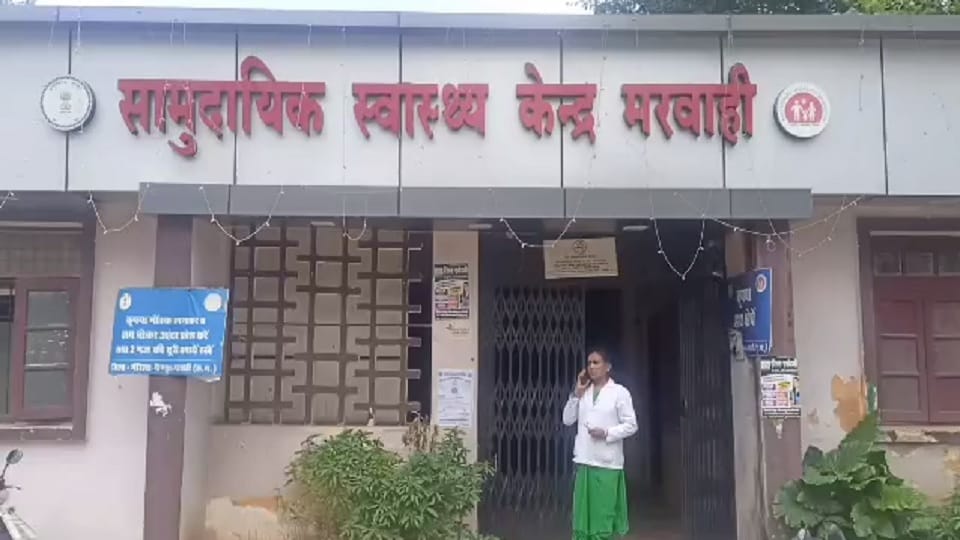 Woman dies due to lightning two others including girl scorched