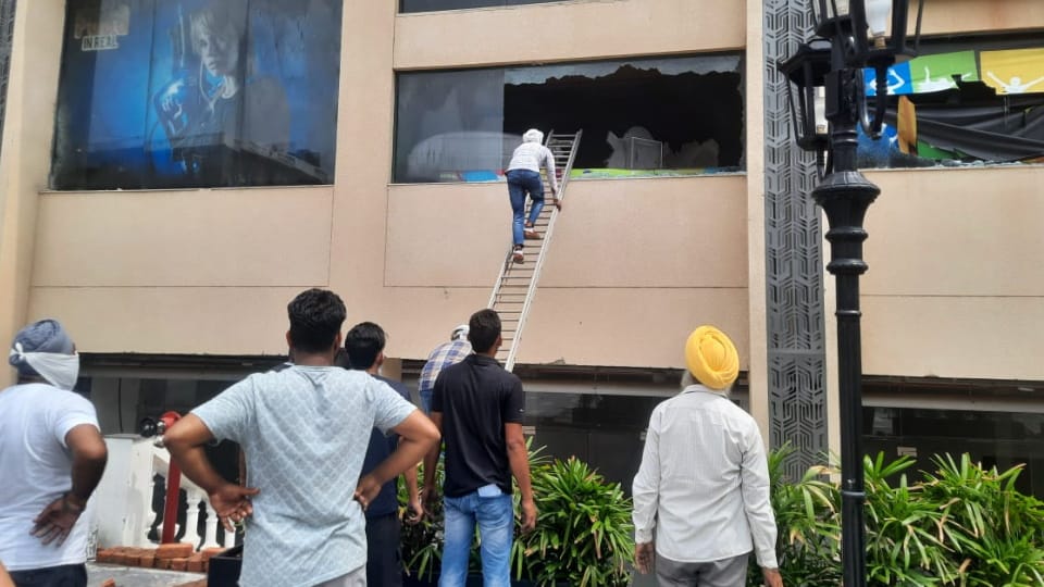 Fire broke out in Oxford Street market on Chandigarh-Ambala Highway in Zirakpur