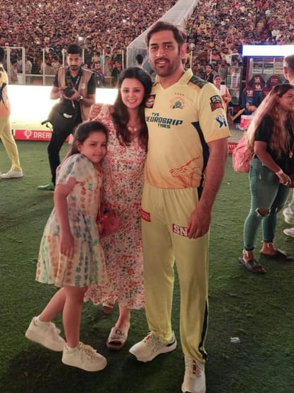 MS Dhoni, Sakshi Dhoni, Dhoni Sakshi, celebrate, 13th marriage anniversary, marriage anniversary, Dh