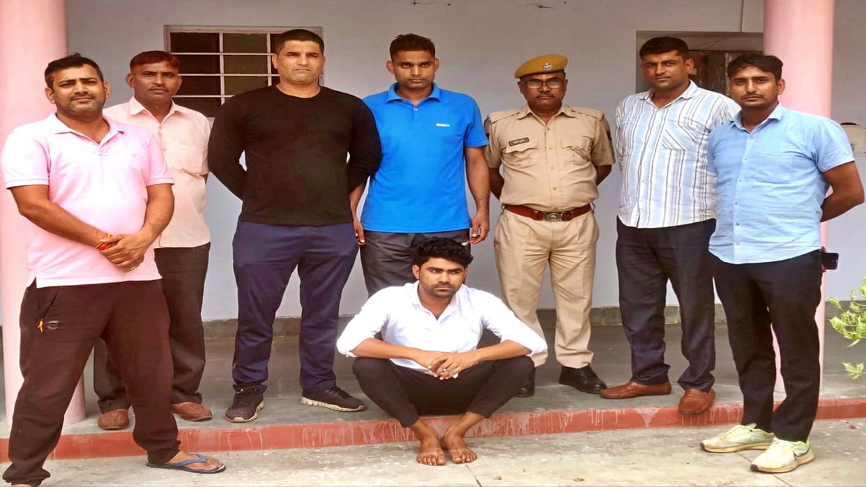 Reward of 25 thousand rupees caught in copying case in Udaipur