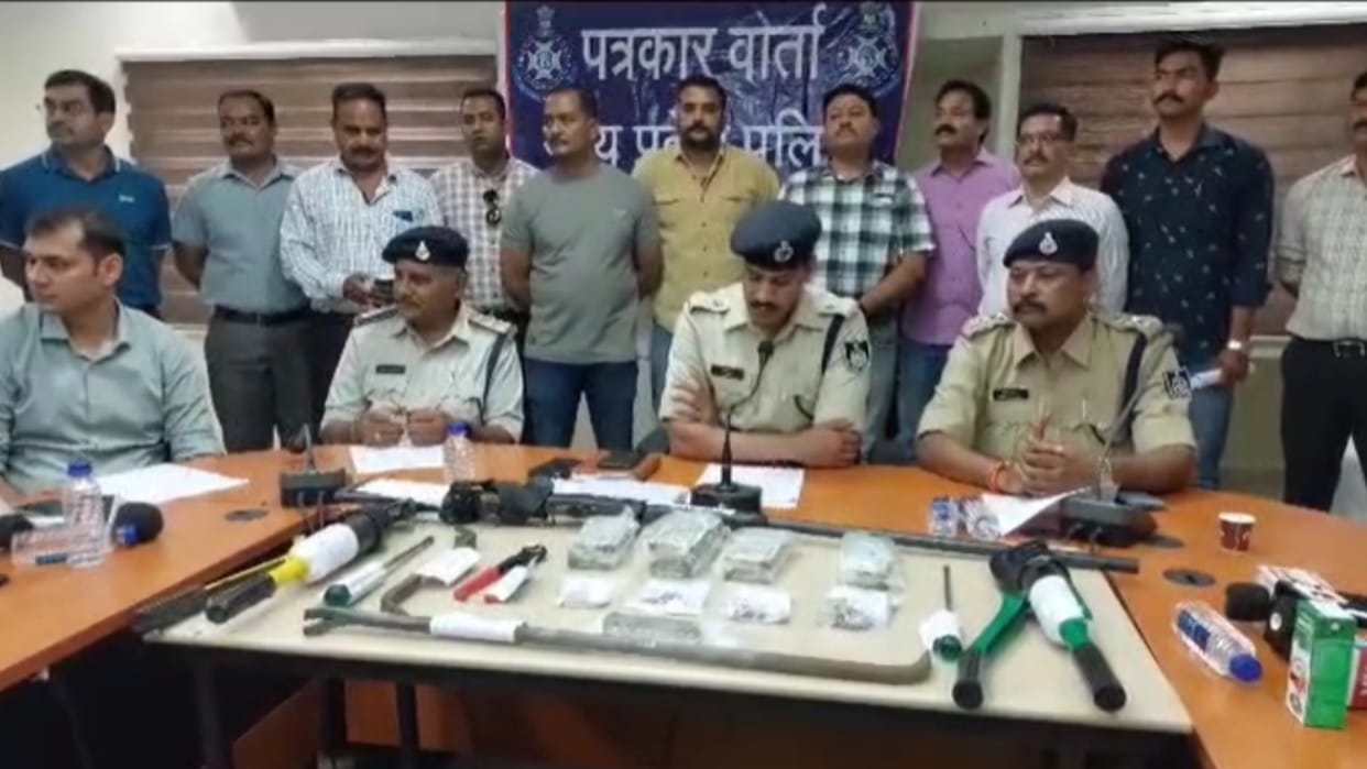 Ujjain News: Four members of Pardi gang arrested for stealing former minister's house cash and jewelery seized