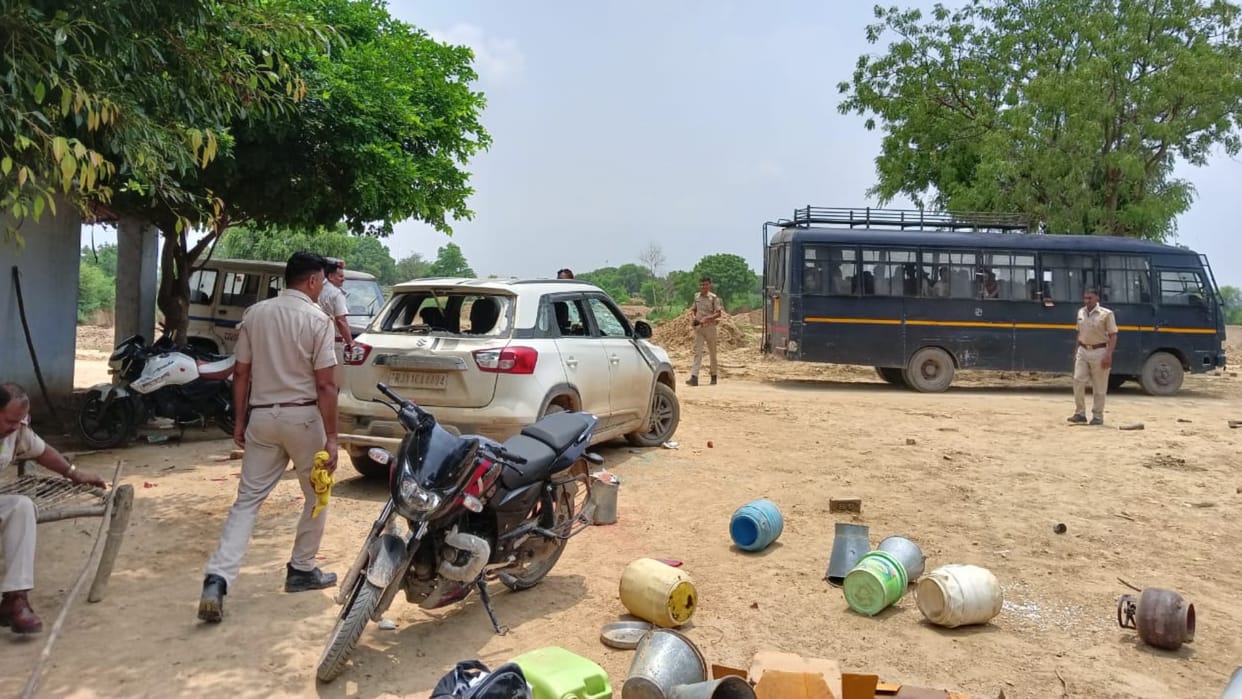 Dispute continues for 48 hours between two parties regarding the road in Sikroda village in Dholpur