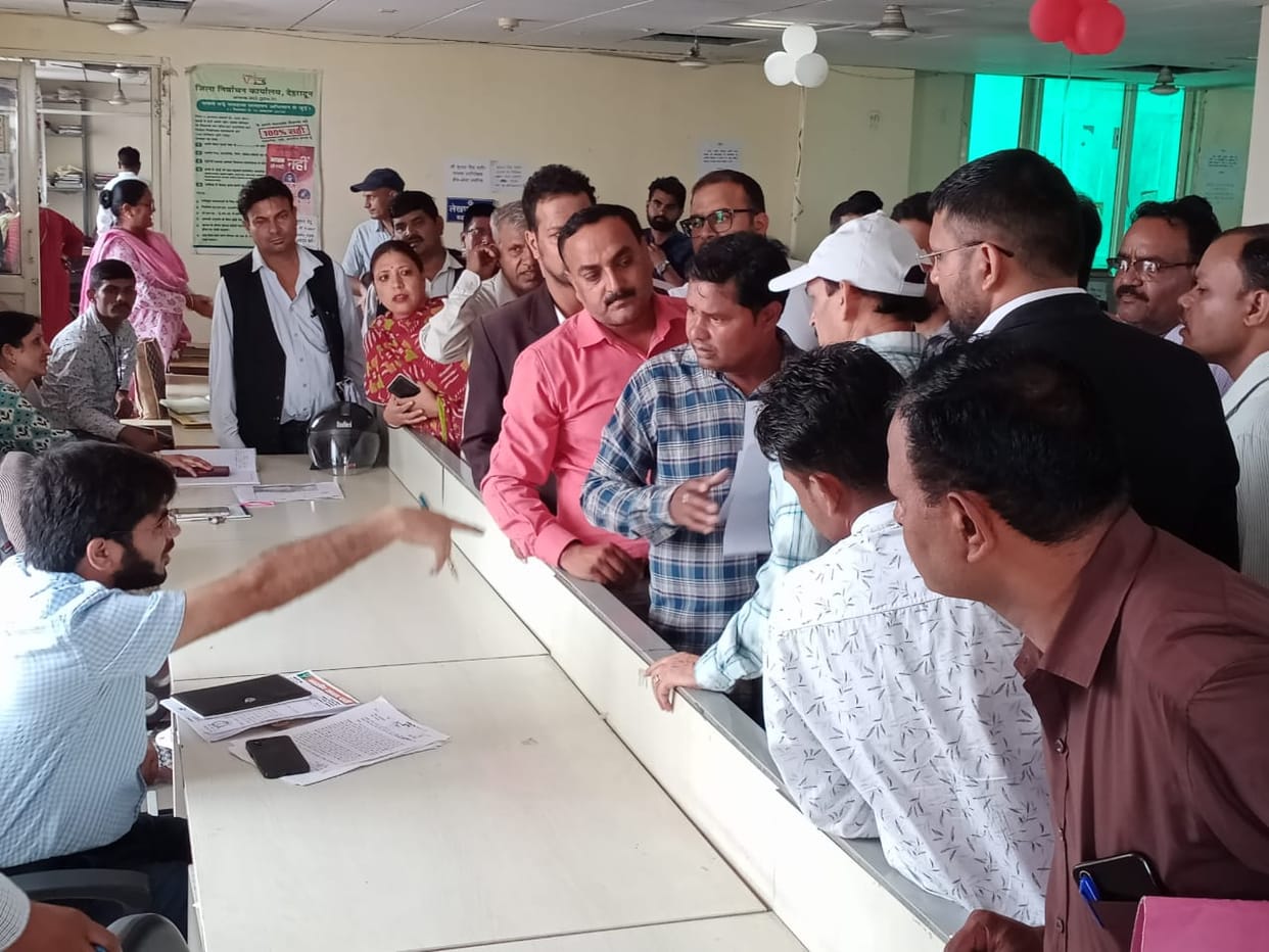 Tehsil Diwas In Dehradun ruckus after Youth Gives Tehsildar money along with papers