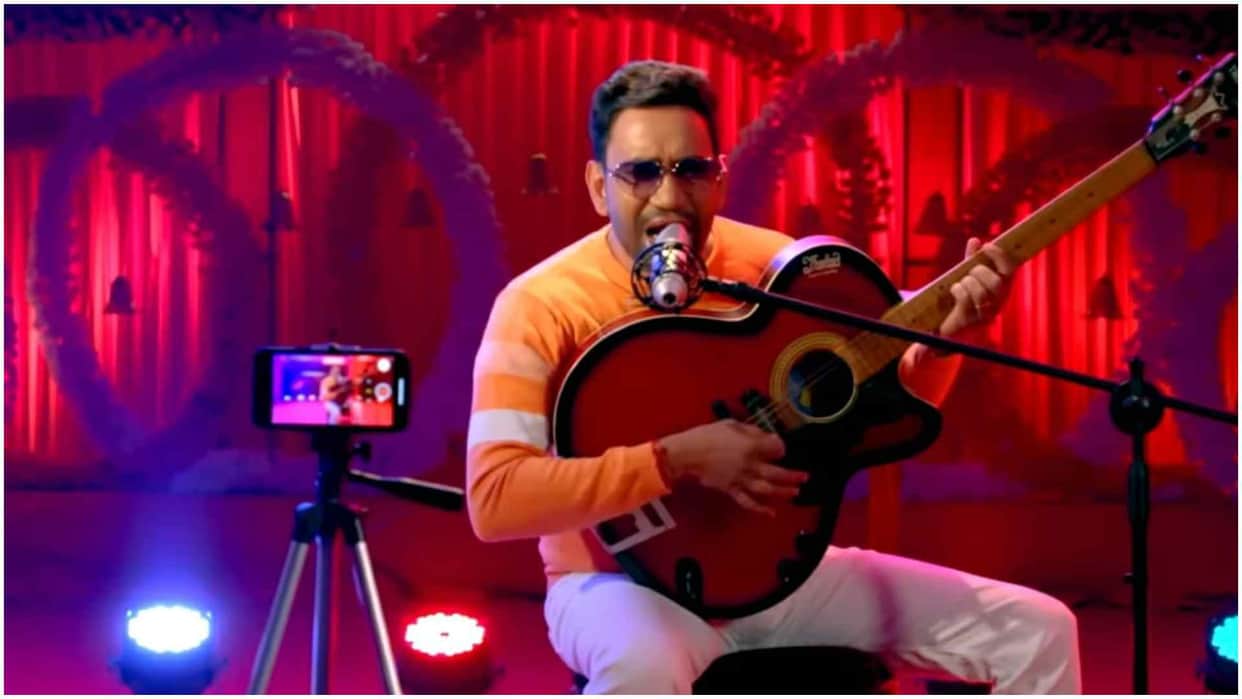 Dinesh Lal Yadav Nirahua Bhojpuri film Kalakand song Milal Bhi Chahi Le Pass Bhi Na Jai Le sung by Sugam Singh