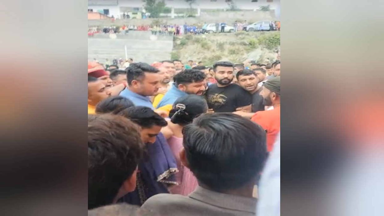 Two chief guests reached in under 14 sports competition in chamba, fierce Ruckus, one returned angry