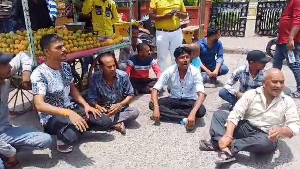 Ujjain News Demonstration of traders on removal of carts says If not established will go on hunger strike