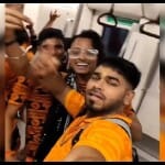 मेट्रो में कावड़ियों का डांस