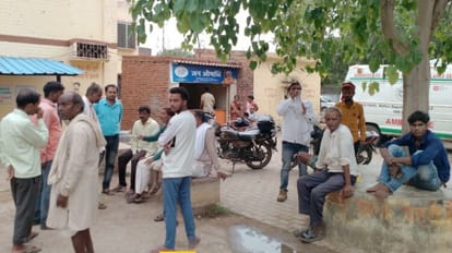 Lightning Strike: बिजली गिरने से दादी की मौत, गोद में बैठा पोता सुरक्षित, कुदरत के करिश्मे से सभी हैरान Grandmother dies due to lightning while grandson sitting in her lap is safe in sonbhadra