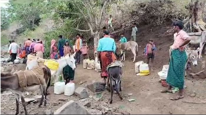 Barwani: Tribals forced to bring water from pits and puddles three kilometers away