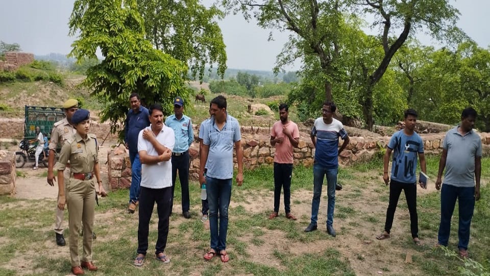 Dead body of Tantrik found in Cheetah house in Fatehpur Sikri agra