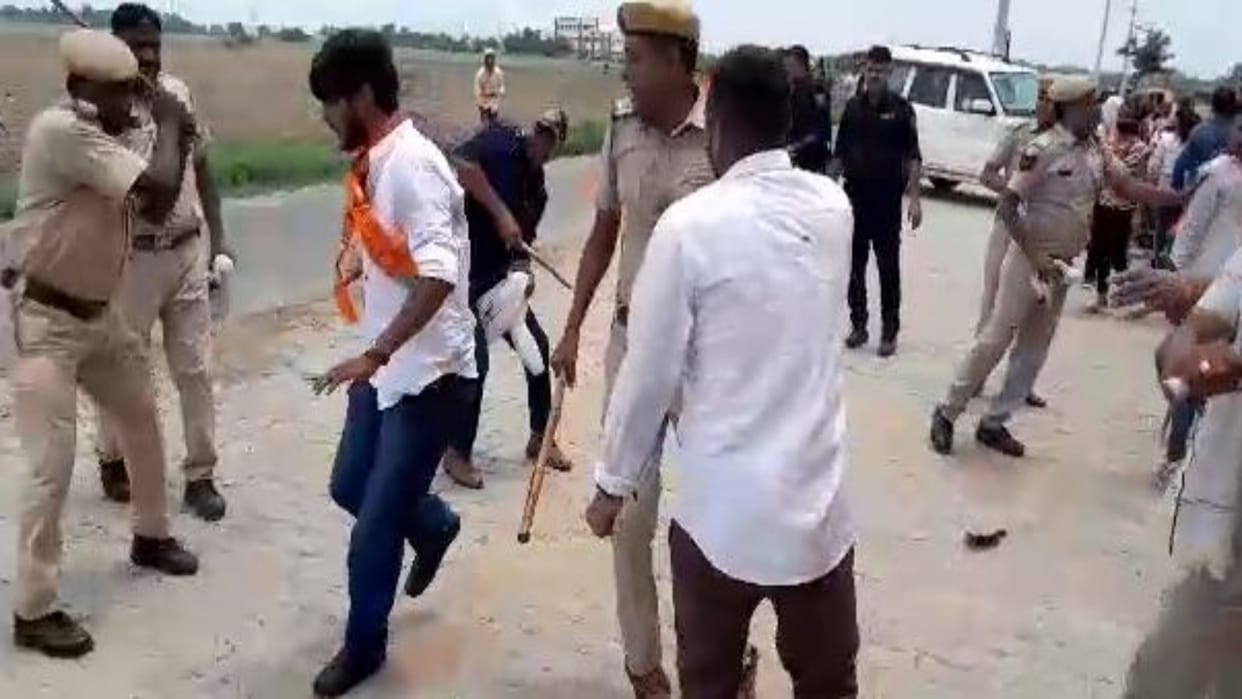 Bharatpur Police beat up ABVP workers who gheraoed VC to protest against fee hike