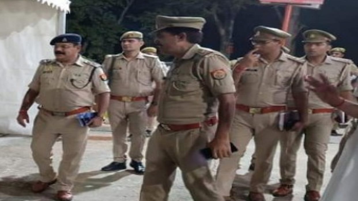 Bijnor News: Three youth have kidnapped a girl student of 10th class but left after two hours