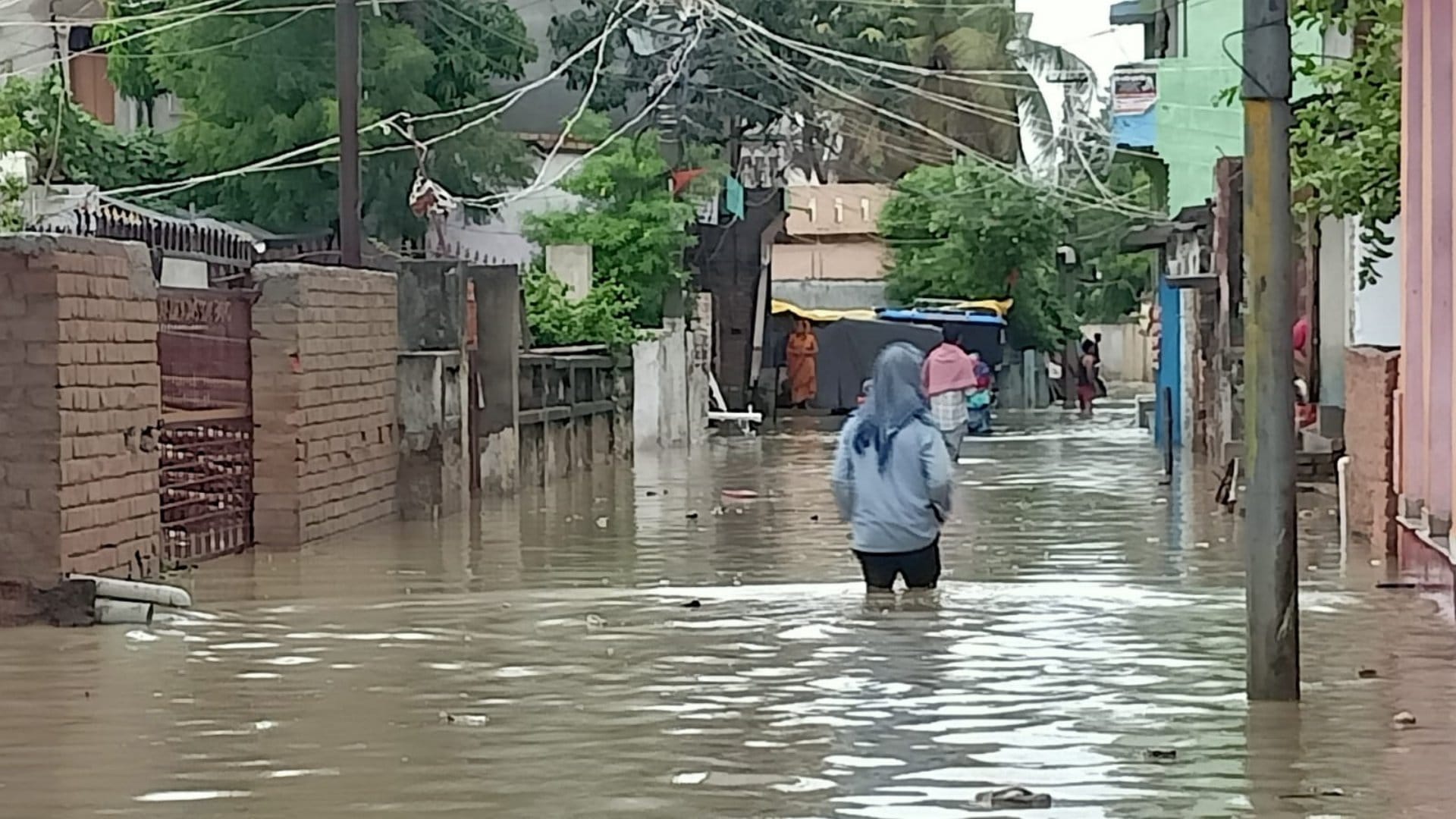 Due to negligence of corporation dirty water entered houses of many people including DMCH wards in Darbhanga