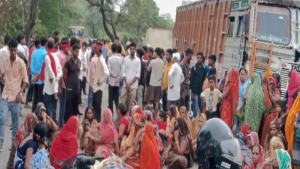 Road jam by keeping Bhima murder dead body gola gorakhpur