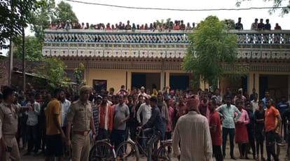 Five dead bodies found in house in jaunpur man hanged himself after killing his wife and childrens