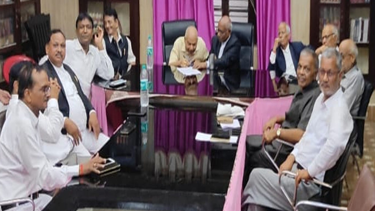 Kanpur: Reconciliation in Bar Executive-Elders Committee, lawyers can deposit donations till tomorrow