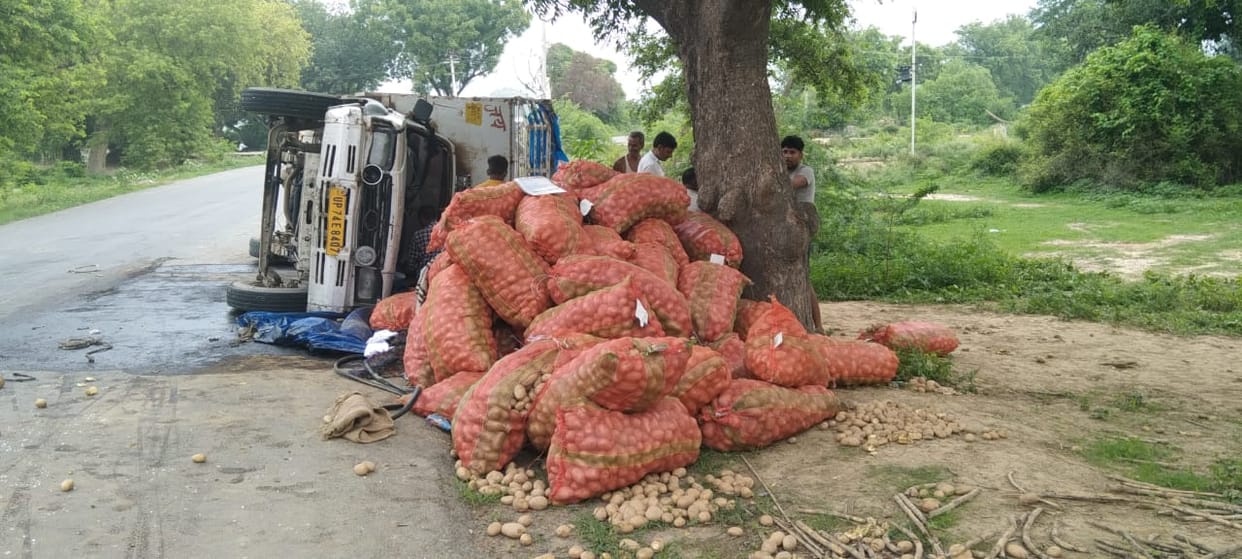 Pickup was looted from Fazalganj, found overturned in Saadh, miscreants ran away, police investigation