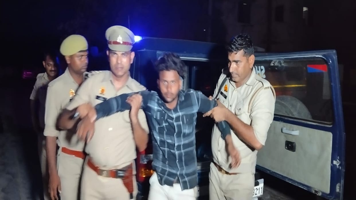 Police caught two accused of robbery after encounter in Amroha