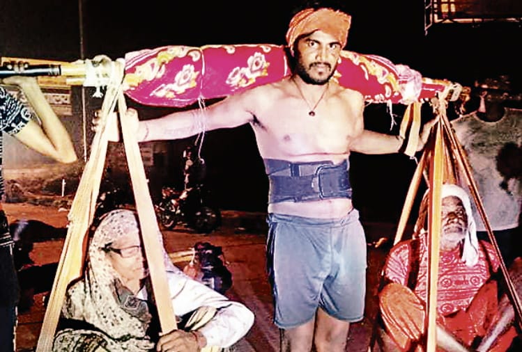 Kanwar Yatra: Modern Shravan Kumar reached Meerut with grandparents in Kanwar
