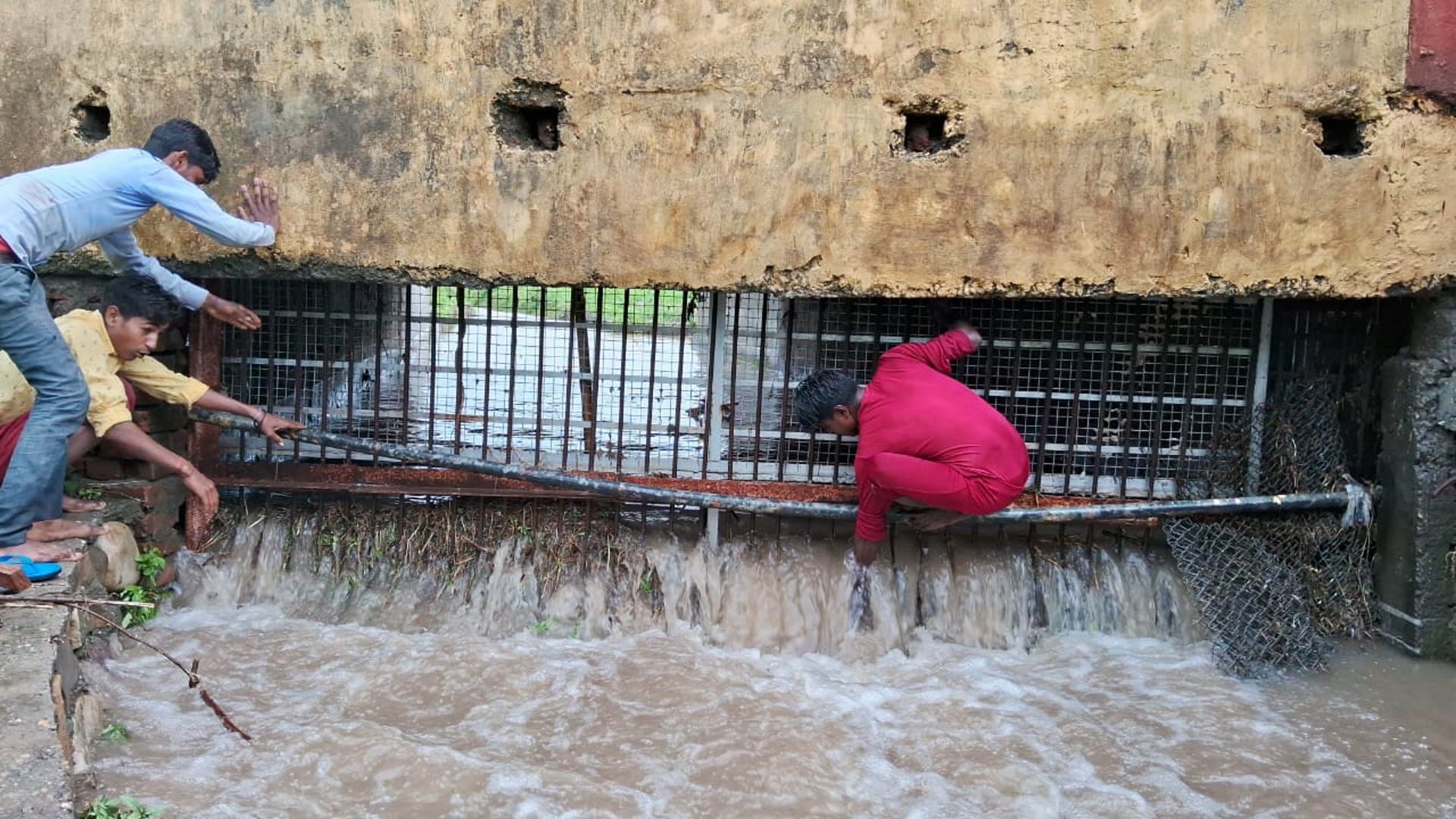 Uttarakhand Weather News Today Waterlogging due to heavy rains River drains swell jam Rispana watch Photos