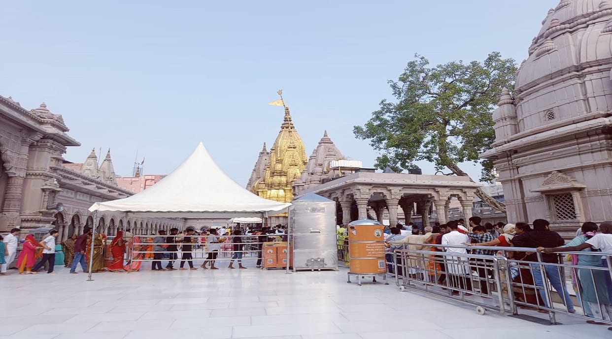Sawan 2023 second day kashi Vishwanath temple  so many devotees performed Jalabhishek
