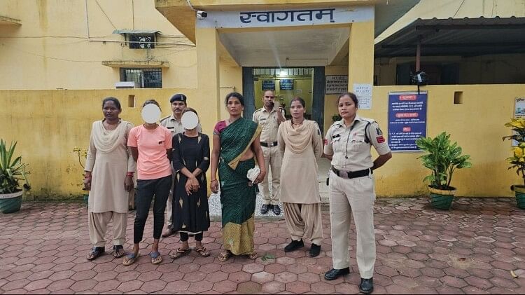मां के साथ ये हरकत न हुई बर्दाश्त: बेटे और बेटियों ने पड़ोसी को जमकर पीटा, फिर गले में घुसेड़ दी लोहे की रॉड