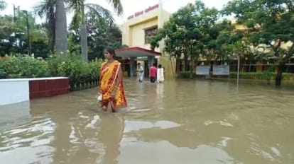 Bihar News : दरभंगा मेडिकल कॉलेज ठप; बारिश के जलजमाव से पढ़ाई 5 दिनों के लिए बंद, अस्पताल भी बुरे हाल में DMCH News: Studies stopped due to water logging in Darbhanga Medical College, hospital also in bad condition