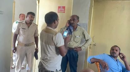 Bihar News: In Khagaria, headmaster slept drunk on a cot in Government Girls School; caught in inspection