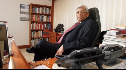HDFC Merger Ex Chairman Deepak Parekh 45 Year offer letter shows his first salary viral photo news and updates