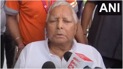 RJD: शरद पवार की उम्र को लेकर अजित ने कसा तंज तो लालू ने किया पलटवार, बोले- राजनीति में कोई रिटायर नहीं होता On Ajit Pawar's retirement remark for Sharad Pawar, RJD chief Lalu Prasad Yadav says he will not