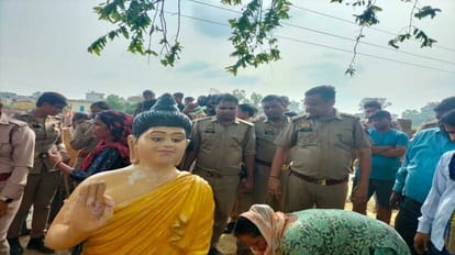 PWD officers removed the statue of Lord Buddha by bulldozer in Bareilly