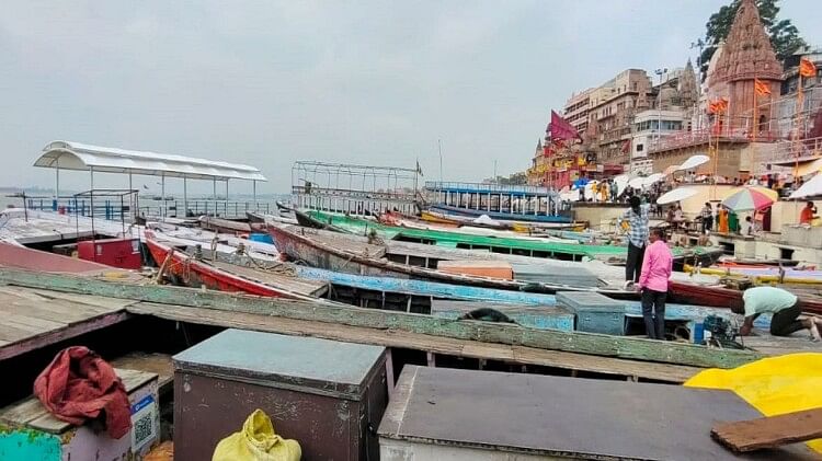 Varanasi: वाटर टैक्सी का विरोध क्यों कर रहे हैं नाव संचालक?  एसीपी ने दो दिन में बैठक करने का दिया आश्वासन