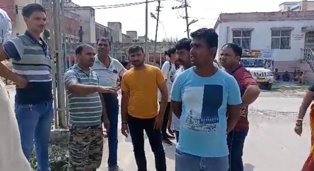 Army soldier burnt his wife and newborn alive : army jawan absconding after killing in bihar news hindi
