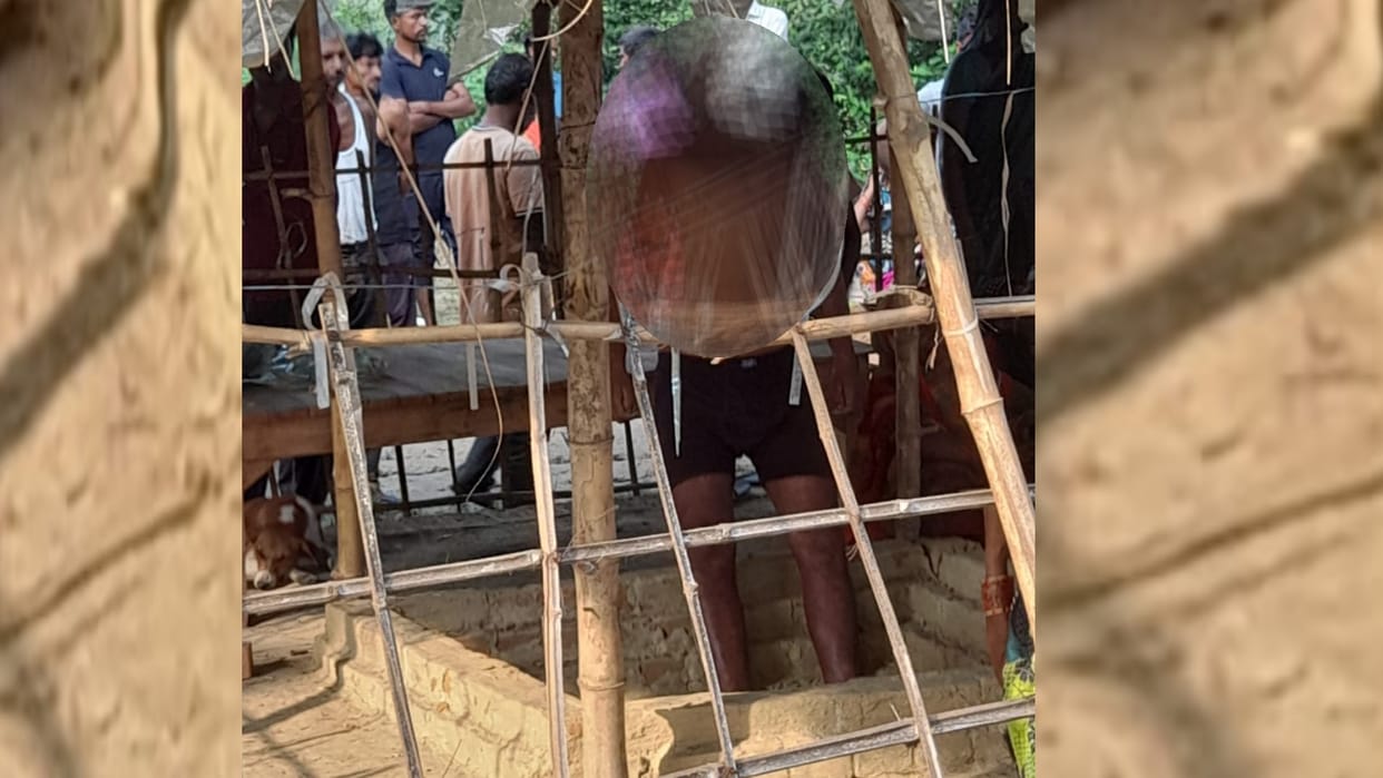A man's dead body found in a havan kund in Inayatnagar thana in Ayodhya.