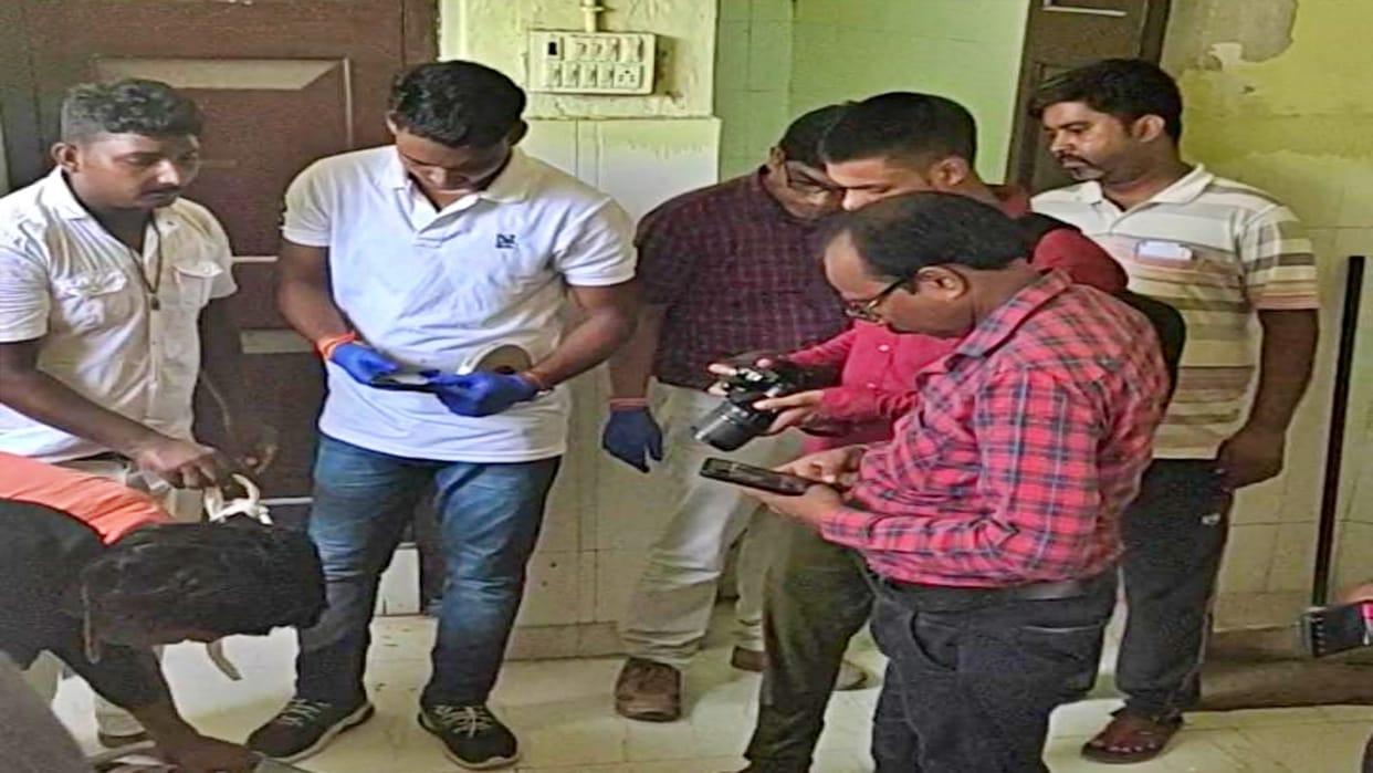 Bihar News Prisoner committed suicide in hospital went for defecation and hanged himself in Motihari