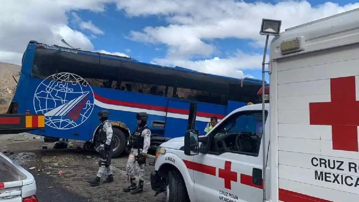 World News update in hindi, Mexico Bus Accident, 27 people Died in bus Accident