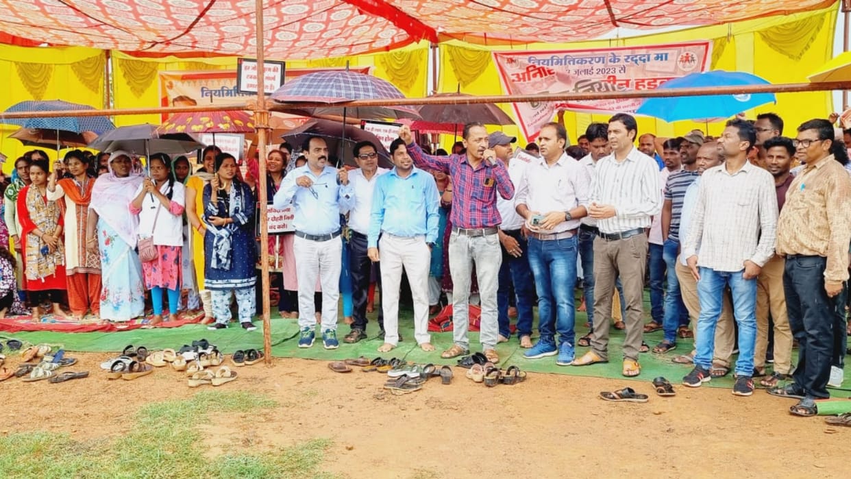Contract employees warned of fierce agitation on no decision in Bhupesh cabinet meeting