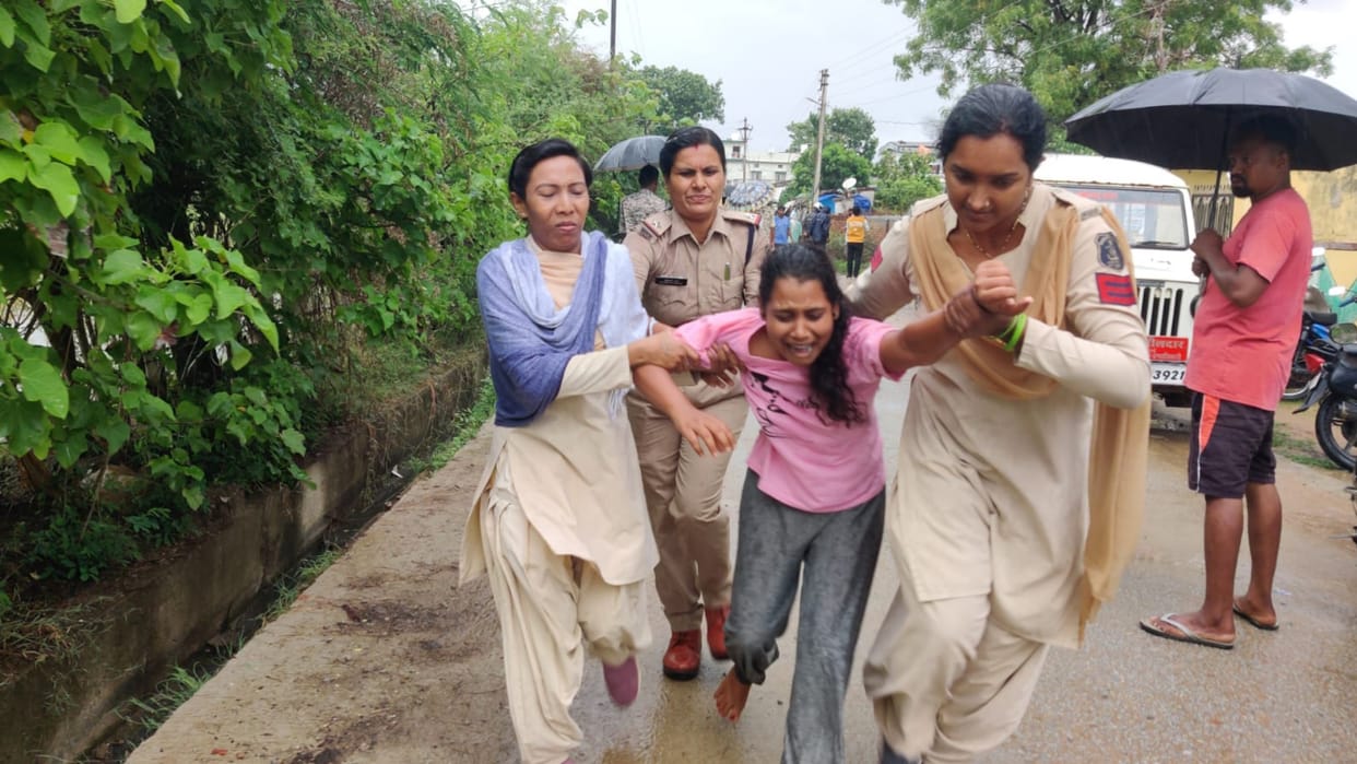 clash with administrative team that went to remove encroachment for social building in Kanker