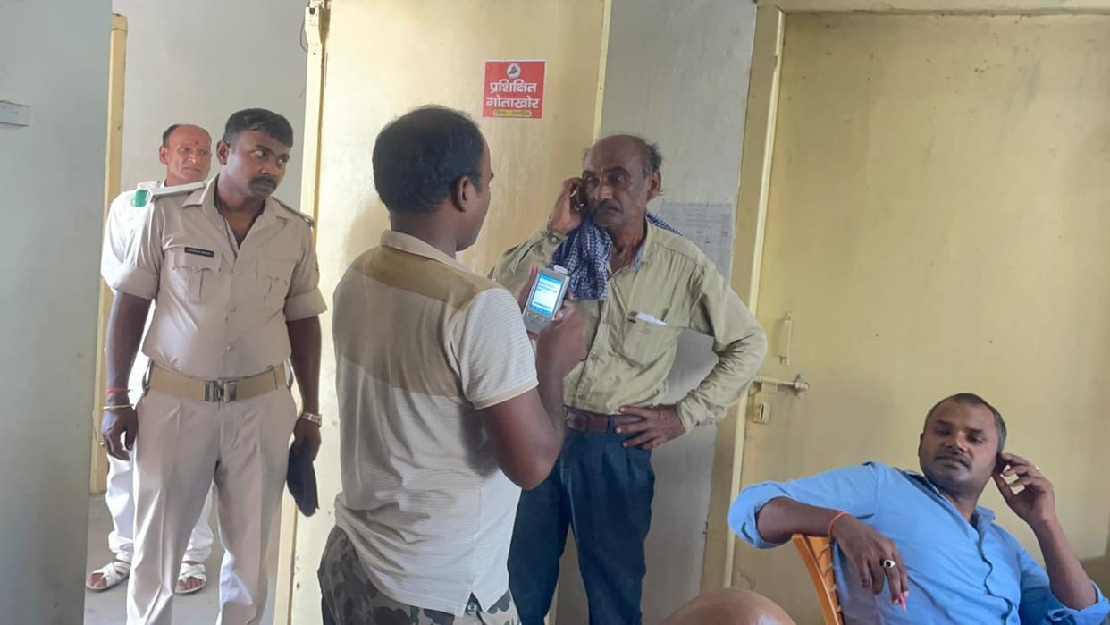 Bihar News: In Khagaria, headmaster slept drunk on a cot in Government Girls School; caught in inspection