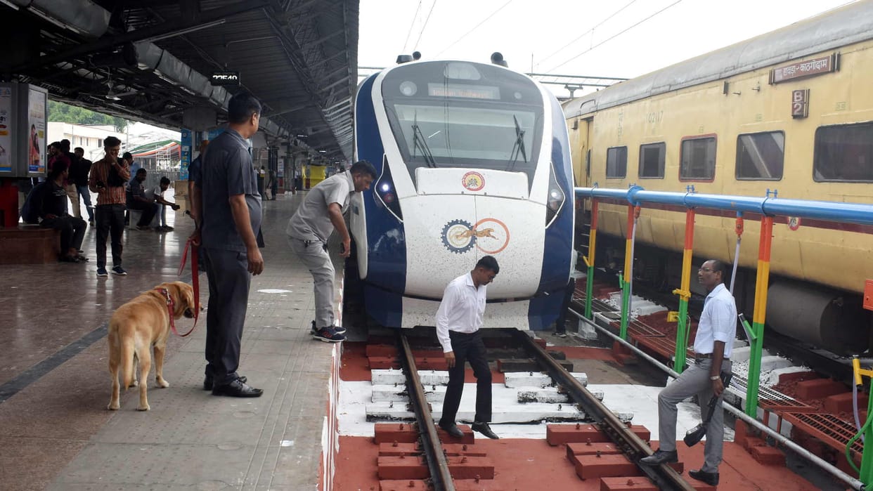 168 tickets booked on Vande Bharat on first day