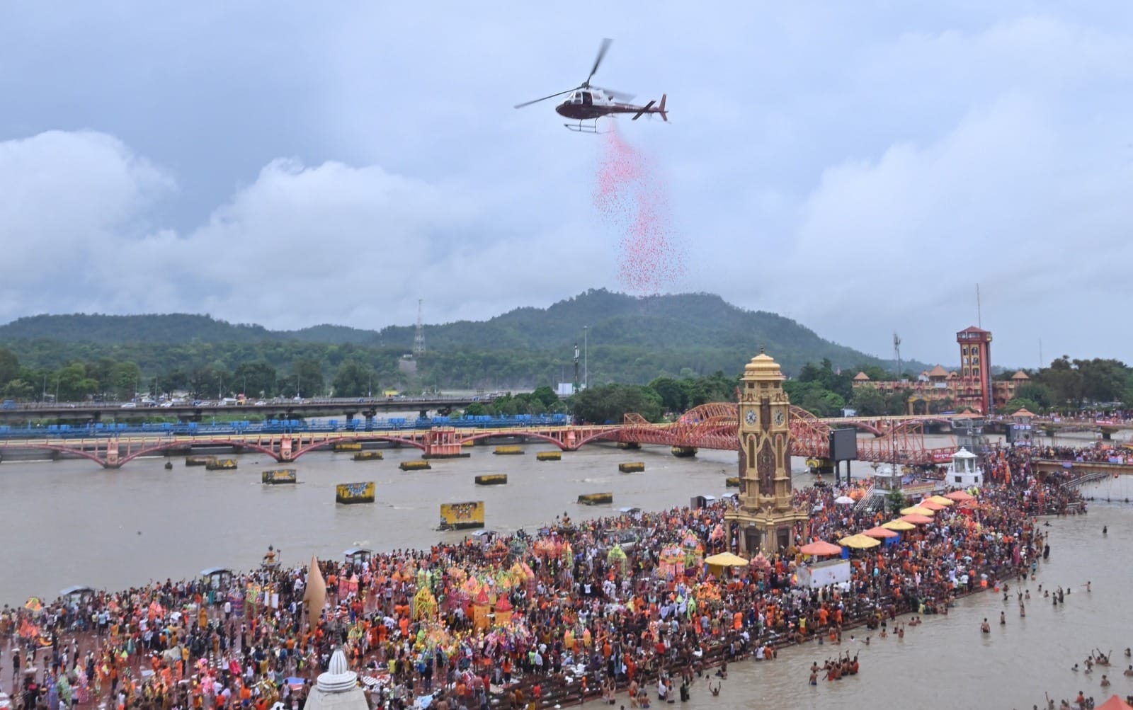 Kanwar Yatra 2023 More Than 20 lakh kanwariya Took gangajal from Haridwar in three days Photos
