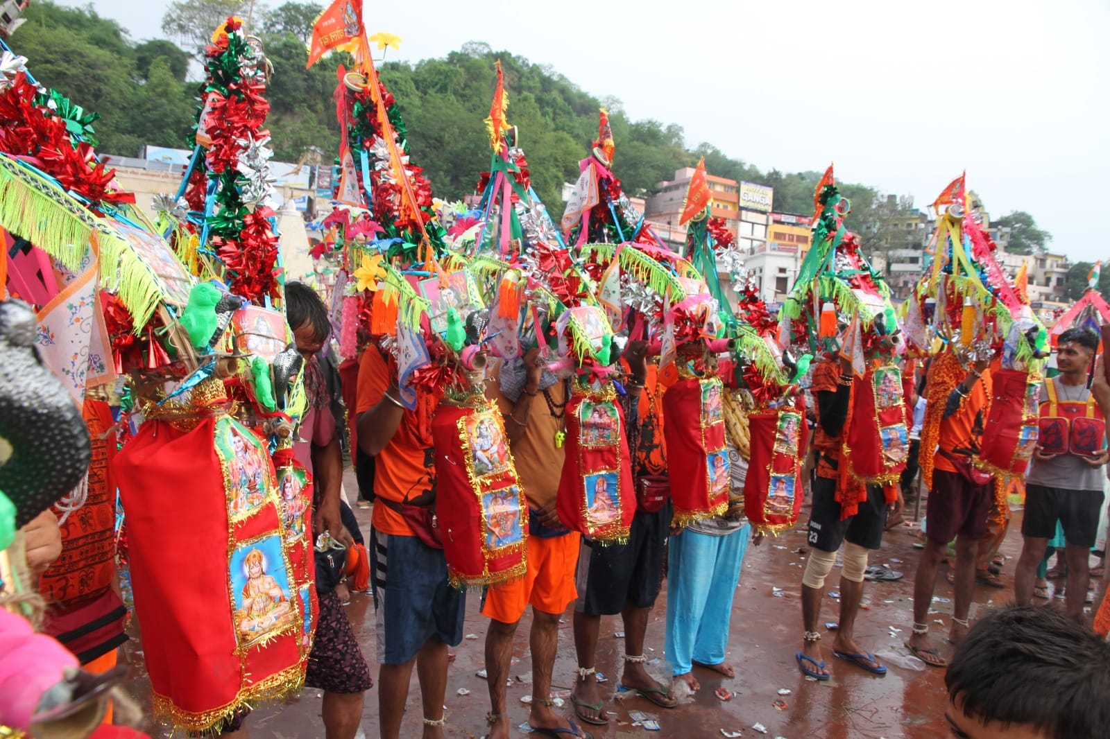 Kanwar Yatra 2023 More Than 20 lakh kanwariya Took gangajal from Haridwar in three days Photos