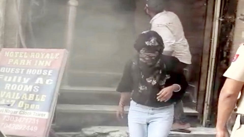 Delhi Fire A massive fire broke out in guest house in Harinagar
