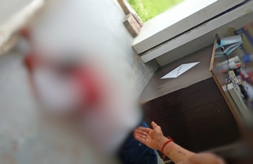 Father stabbed with knives for opposing molestation of daughter in Auraiya, accused of not taking action on po