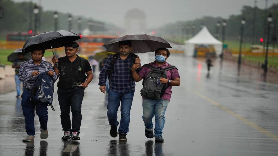 Waterlogging on roads due to heavy rains in Delhi-NCR
