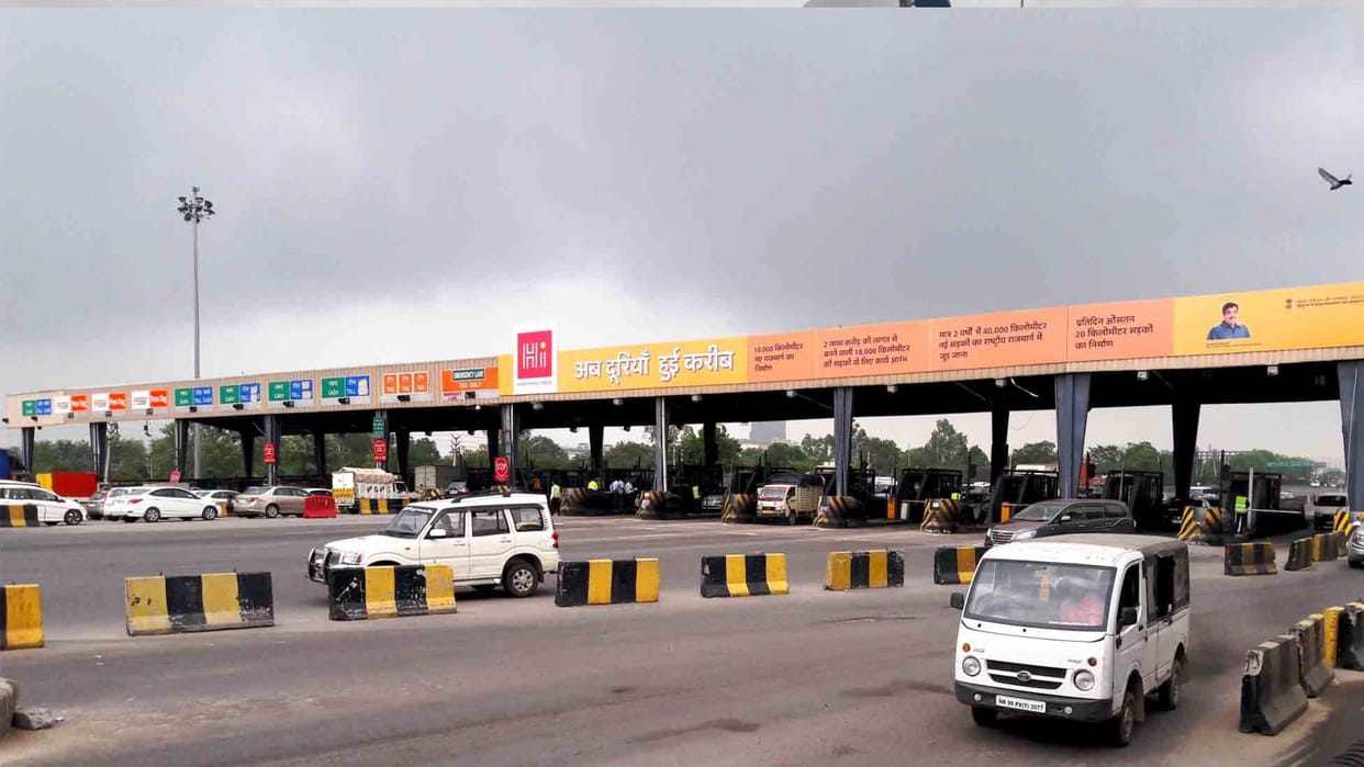 karnataka separate lane for vvip at toll plaza speaker ut khader ask pwd minister to hold talk with nhai