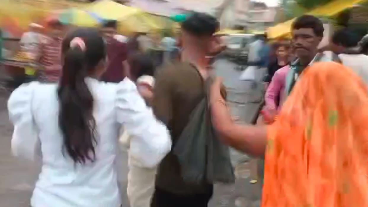 In Khandwa district, lover was beaten up for breaking the engagement of girlfriend.