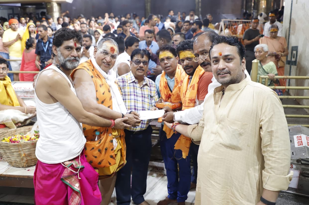 Donation of devotees in Mahakal temple, some gave a check of 5 lakhs, some gave thousands of grains